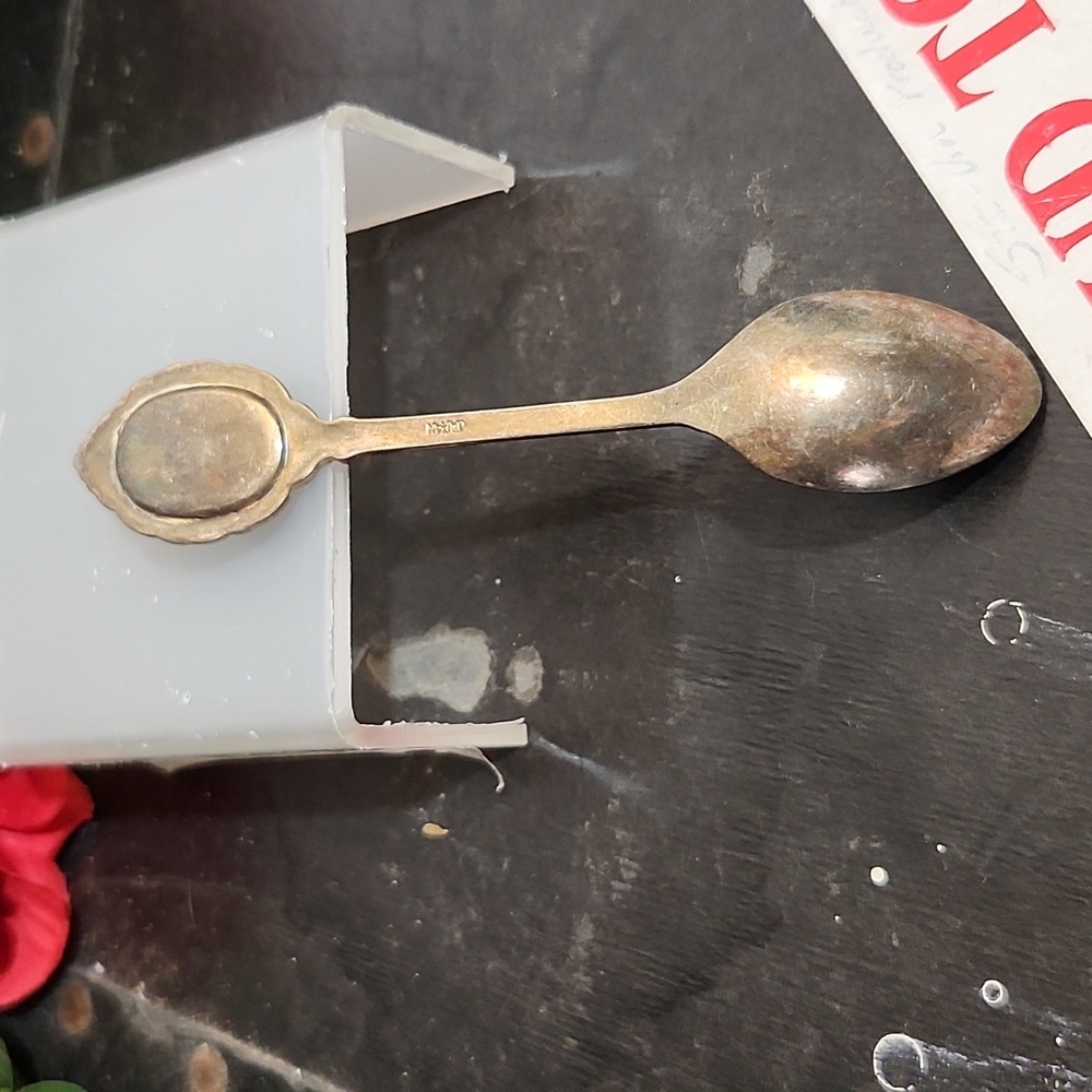 Single Readers Digest Plated Collection Spoon Roses - Picture 7 of 8